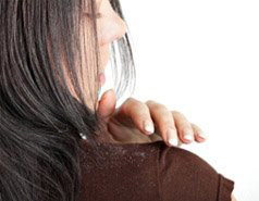 Лупа (себорея) – типова проблема жіночого волосся
