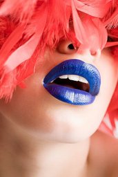 Синій відтінок губної помади - вибір справжніх екстрималок!